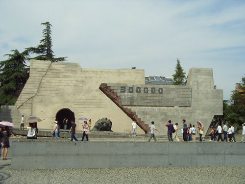 的现场遗址之一的江东门建立了一座侵华日军南京大屠杀遇难同胞纪念馆